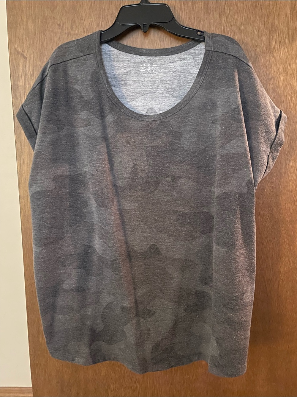 Women’s Short Sleeve Scoop Neck Camo Tee — Gray